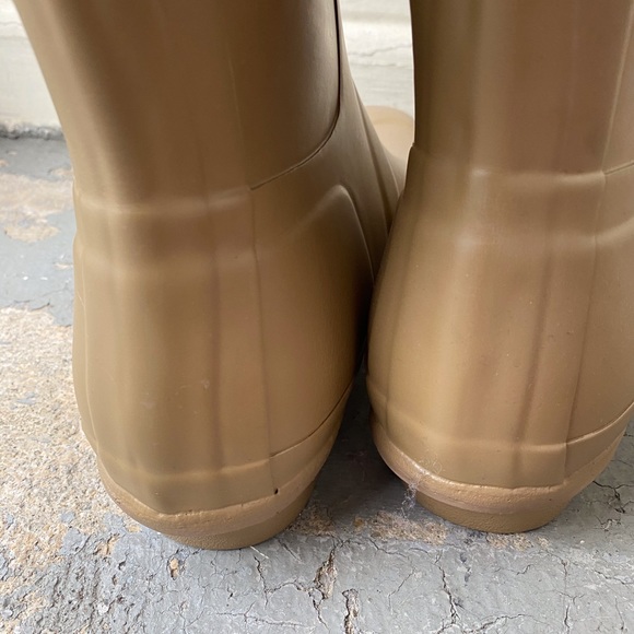 Hunter Matte Tall Boots Taupe | Size 10 - Picture 3 of 4